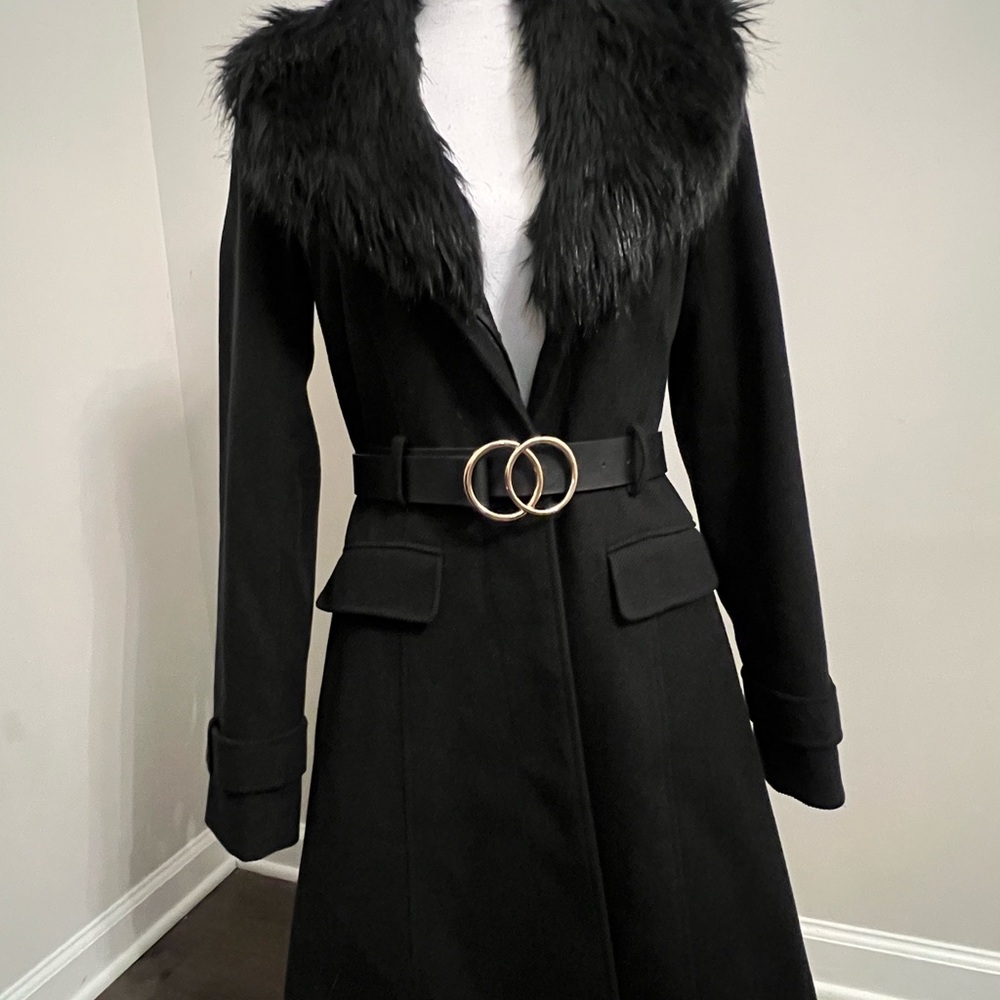 ASOS Black Pea Coat with Faux Fur Collar

Size UK 8 EUR 36 US 4